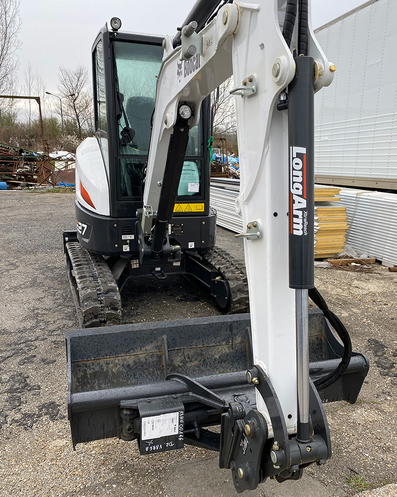 Bobcat E27 mini forgókotró elölnézet